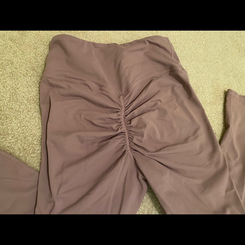 ✨ASTORIA LUXE SCRUNCH LEGGINGS ✨ - Picture 6 of 6
